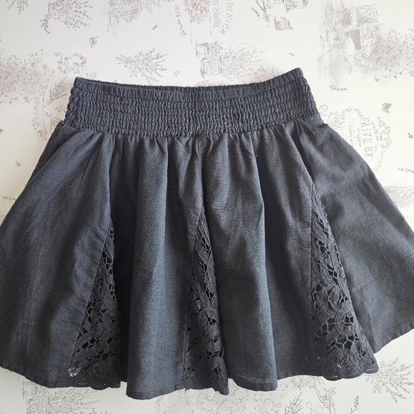 NWT!!! American Eagle Outfitters Black Mini Skirt with Lace, Size SX - Picture 4 of 4